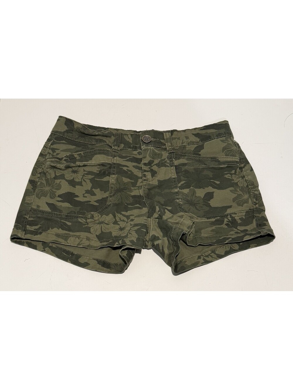 Womens Unionbay Camouflage Shorts Size 7 (28W) Military Green